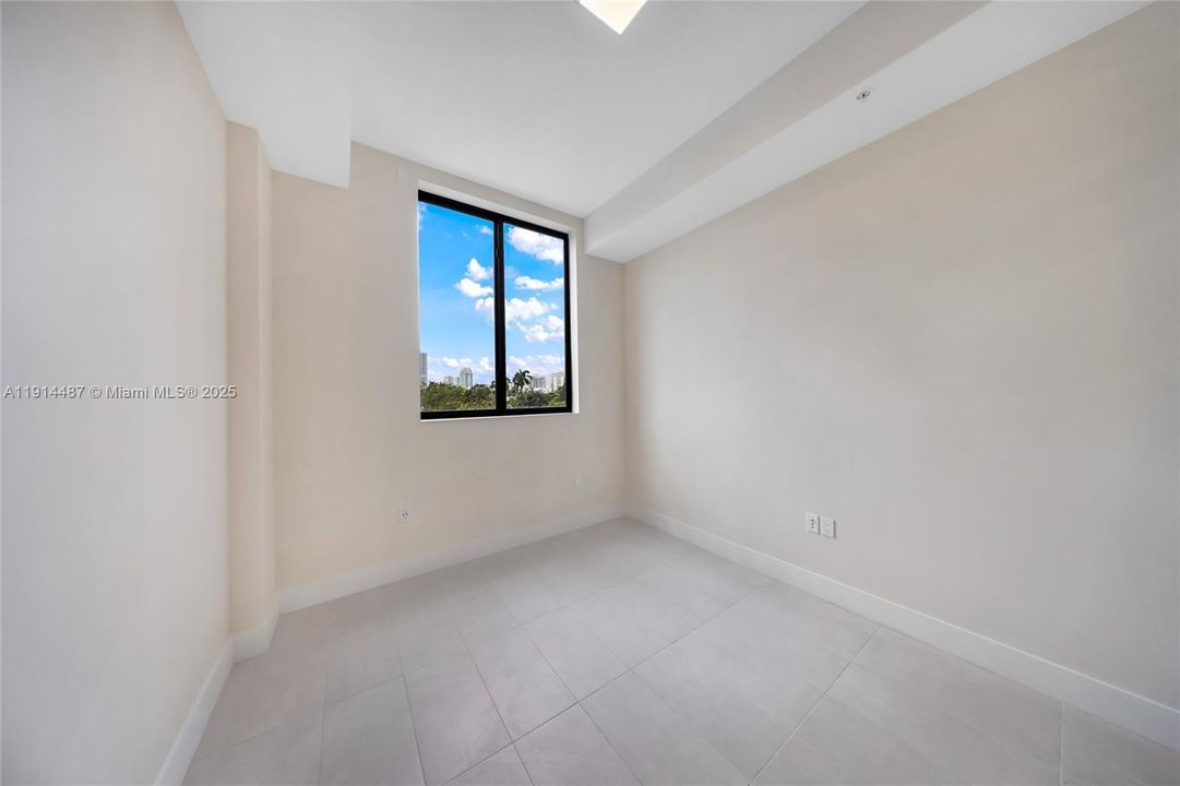 For Sale: $654,900 (1 beds, 1 baths, 738 Square Feet)