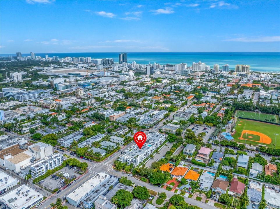 For Sale: $654,900 (1 beds, 1 baths, 738 Square Feet)