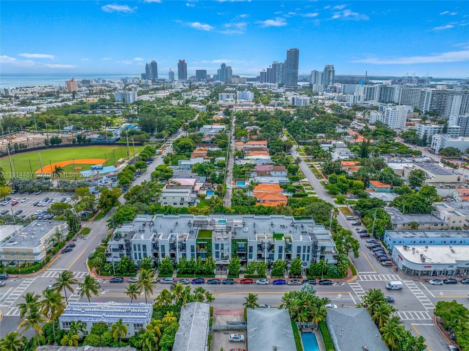 For Sale: $654,900 (1 beds, 1 baths, 738 Square Feet)