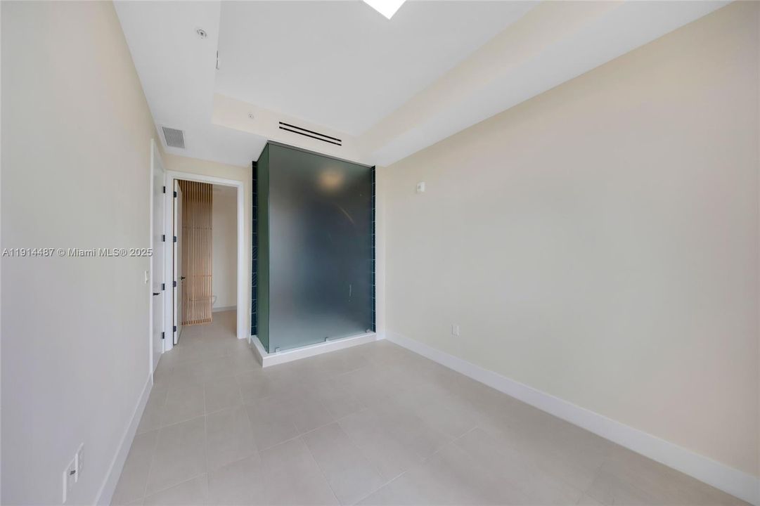 For Sale: $654,900 (1 beds, 1 baths, 738 Square Feet)