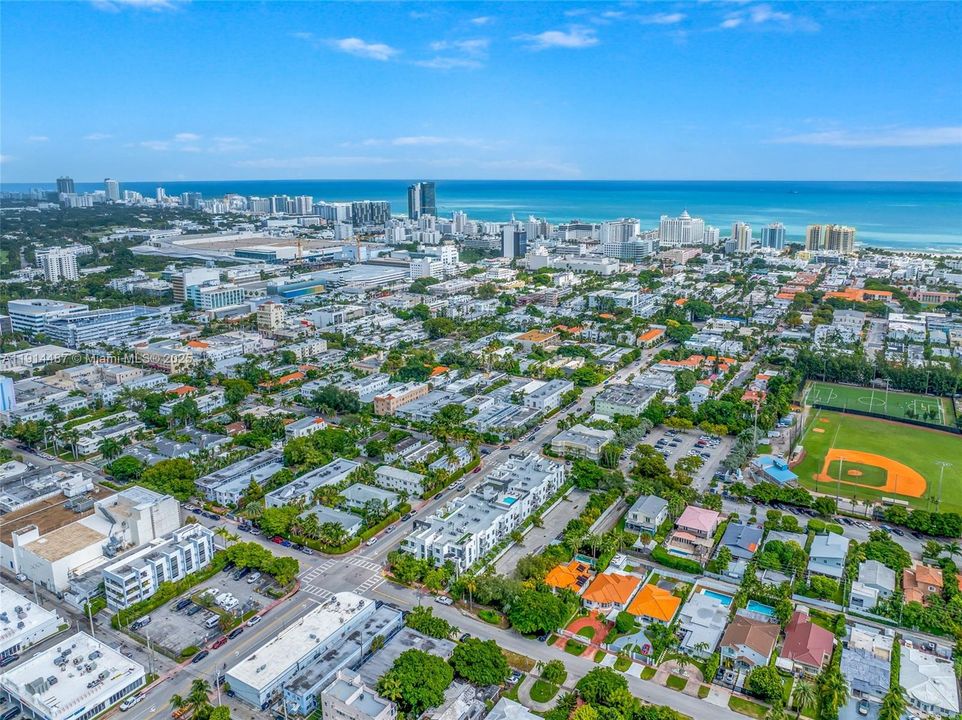 For Sale: $654,900 (1 beds, 1 baths, 738 Square Feet)