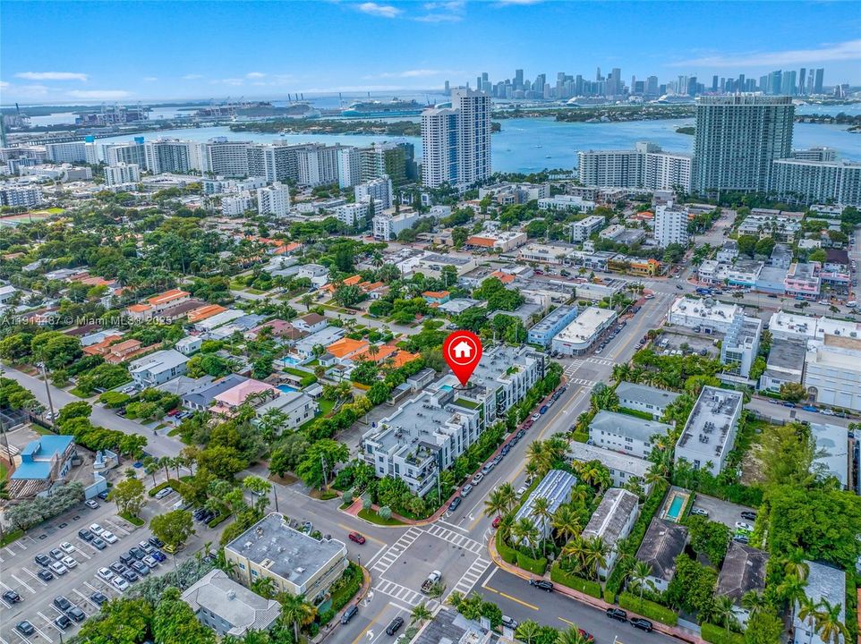 For Sale: $654,900 (1 beds, 1 baths, 738 Square Feet)