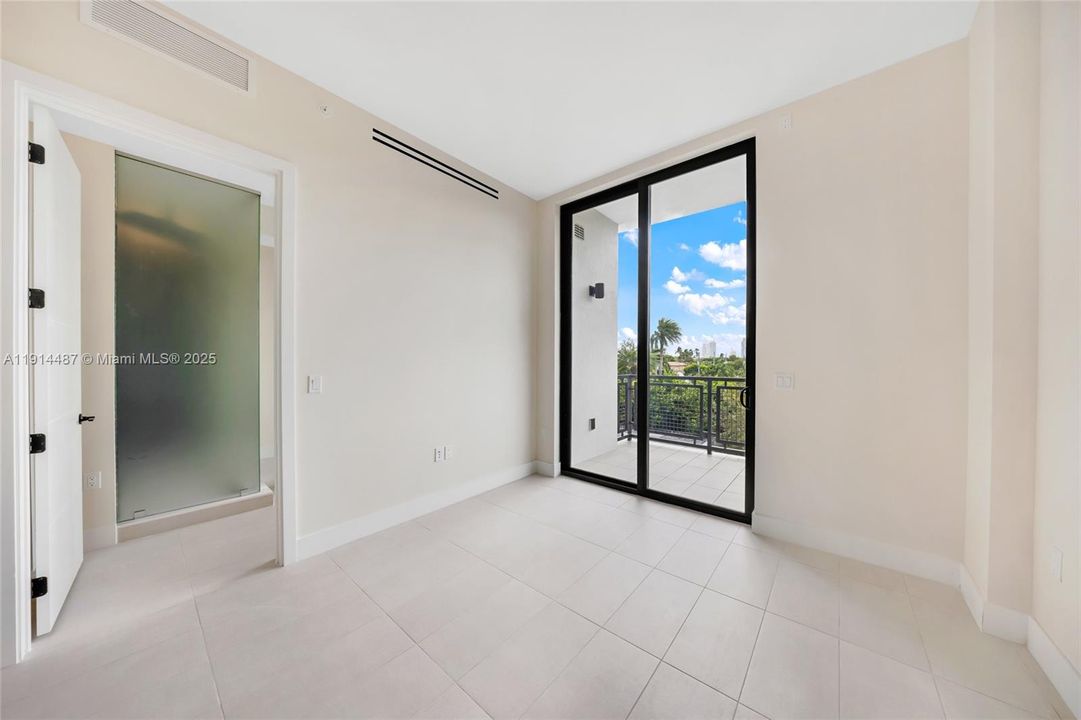 For Sale: $654,900 (1 beds, 1 baths, 738 Square Feet)