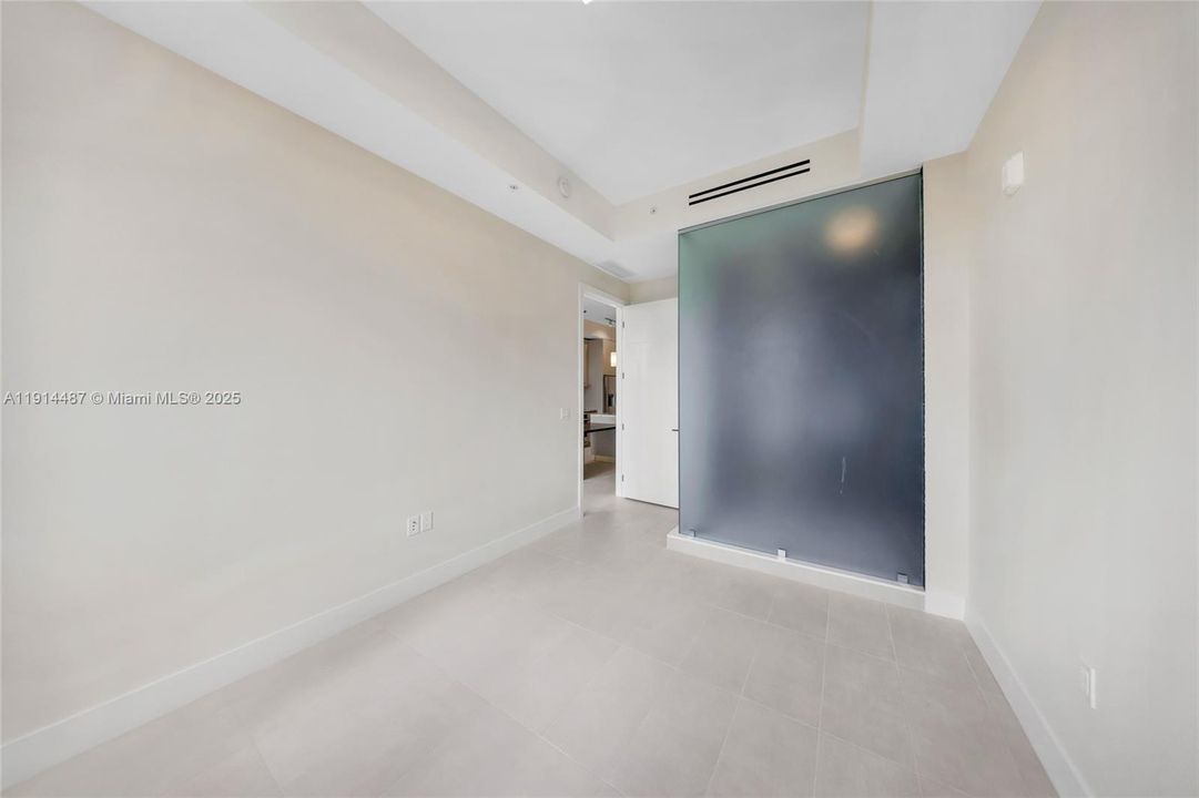 For Sale: $654,900 (1 beds, 1 baths, 738 Square Feet)