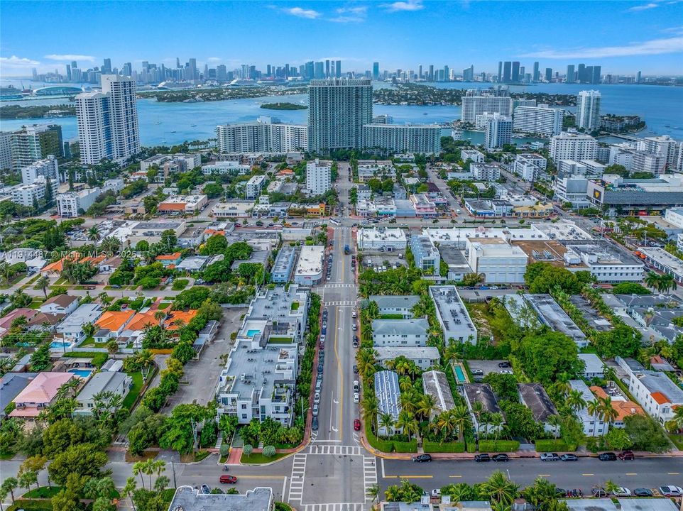 For Sale: $654,900 (1 beds, 1 baths, 738 Square Feet)