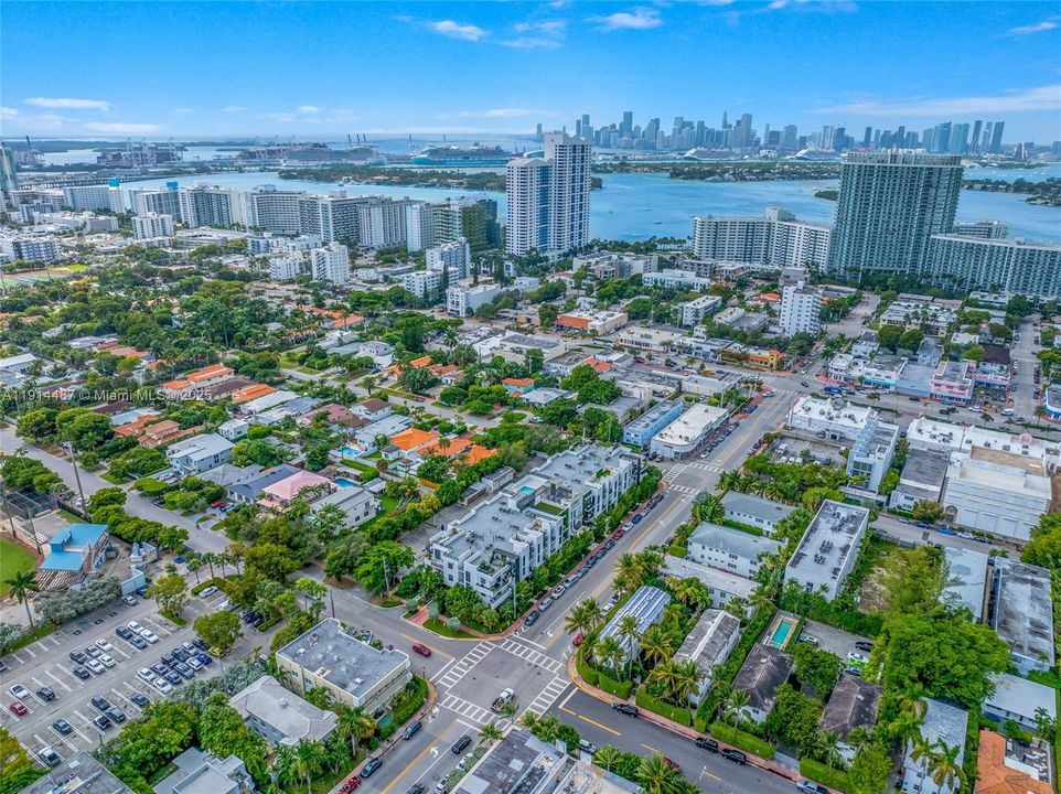 For Sale: $654,900 (1 beds, 1 baths, 738 Square Feet)