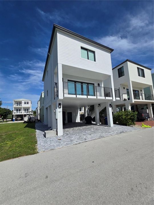 На продажу: $950,000 (3 спален, 2 ванн, 1650 Квадратных фут)