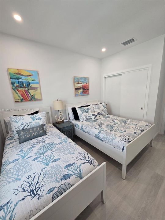 На продажу: $950,000 (3 спален, 2 ванн, 1650 Квадратных фут)