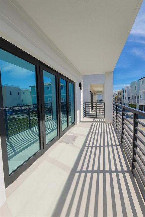 На продажу: $950,000 (3 спален, 2 ванн, 1650 Квадратных фут)