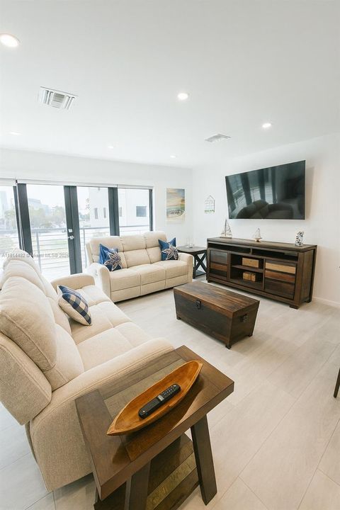 На продажу: $950,000 (3 спален, 2 ванн, 1650 Квадратных фут)