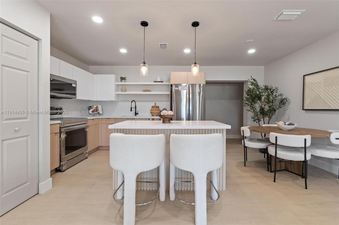 En Venta: $499,999 (4 camas, 3 baños, 1254 Pies cuadrados)