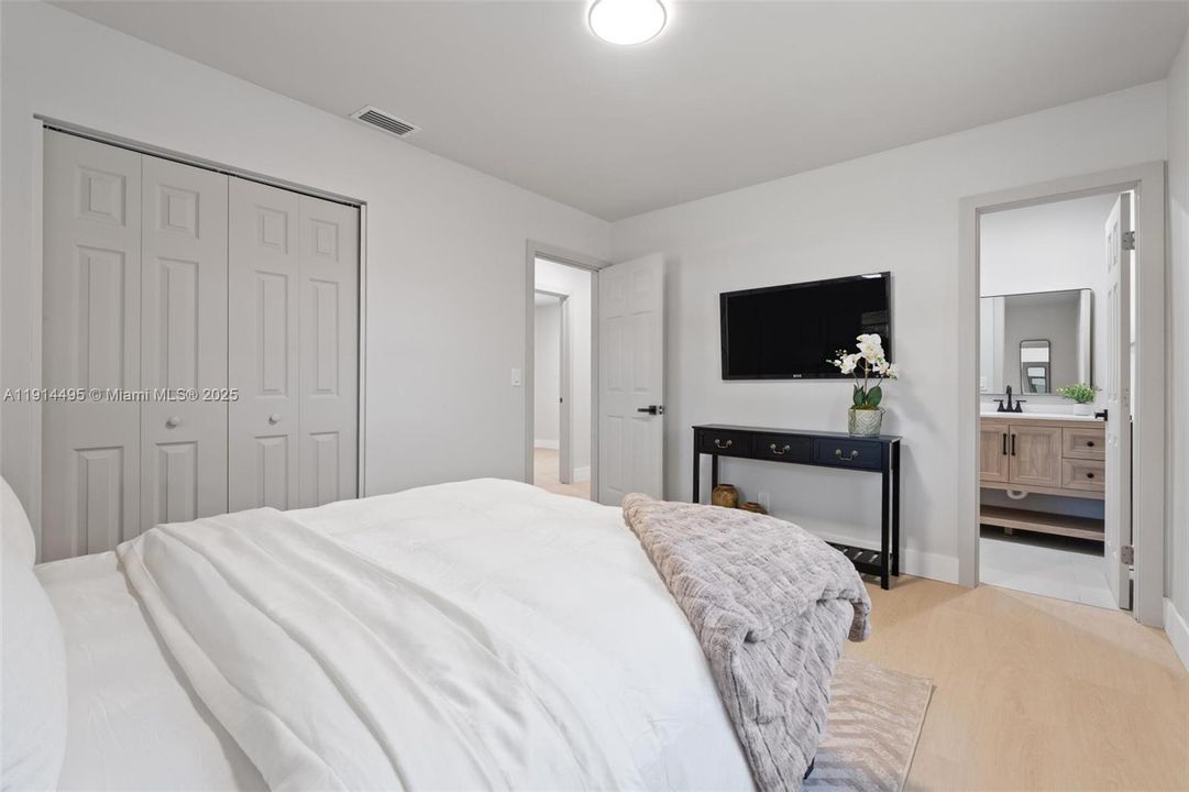 En Venta: $499,999 (4 camas, 3 baños, 1254 Pies cuadrados)