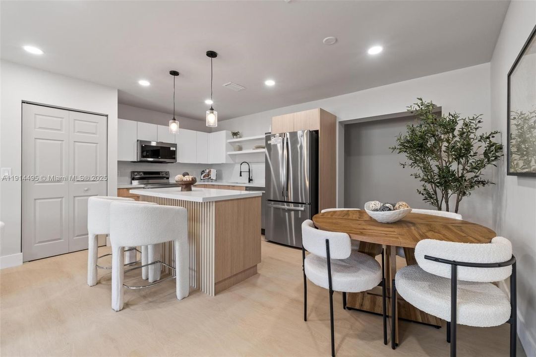 En Venta: $499,999 (4 camas, 3 baños, 1254 Pies cuadrados)