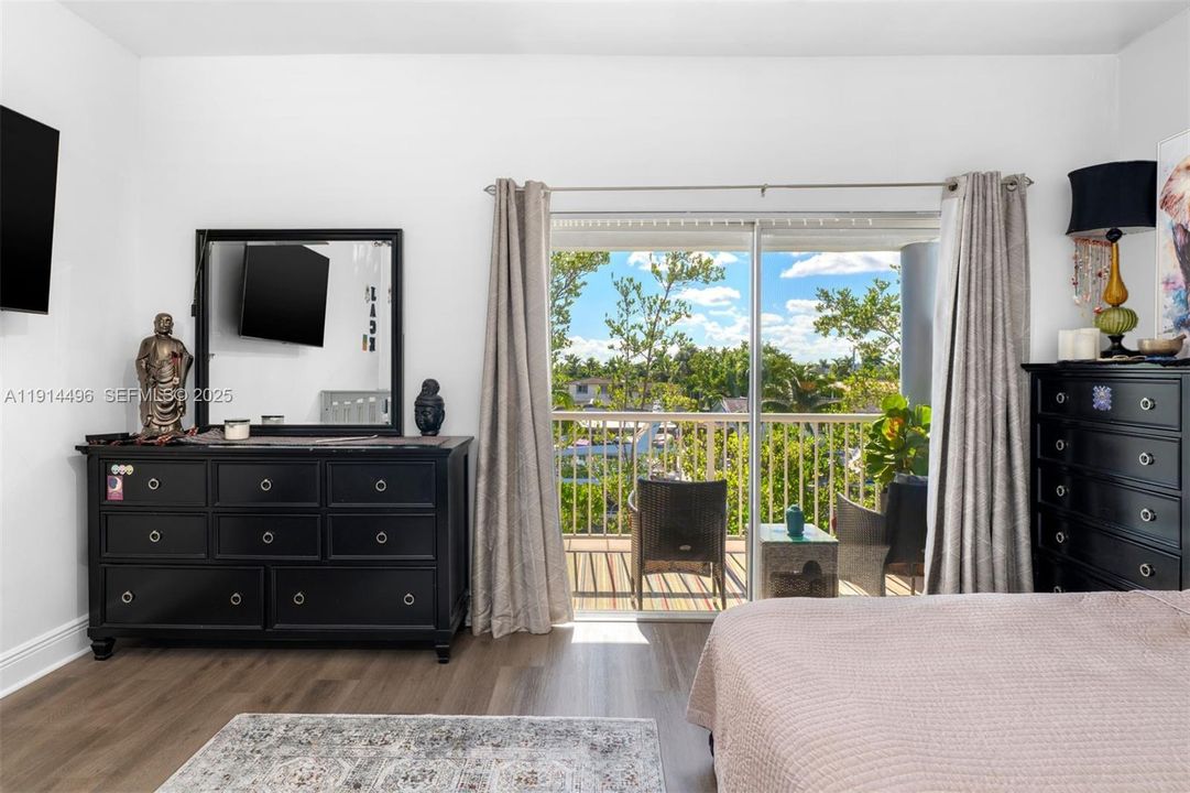 На продажу: $849,000 (3 спален, 3 ванн, 1500 Квадратных фут)