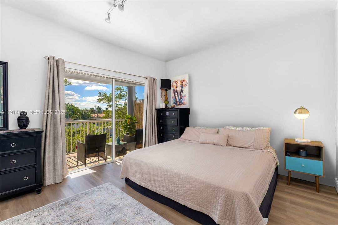 На продажу: $849,000 (3 спален, 3 ванн, 1500 Квадратных фут)