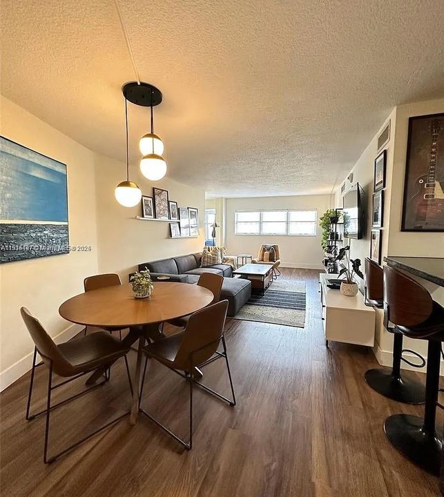 For Sale: $449,000 (2 beds, 2 baths, 940 Square Feet)