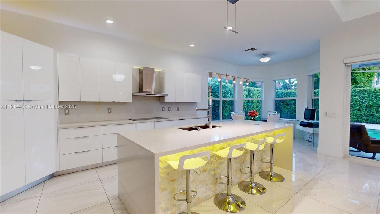 На продажу: $1,150,000 (4 спален, 3 ванн, 2180 Квадратных фут)