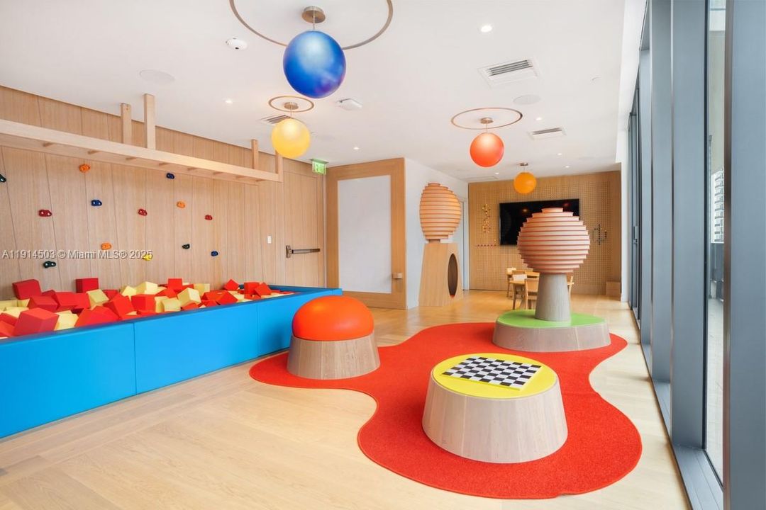 Active With Contract: $11,000 (2 beds, 2 baths, 1249 Square Feet)