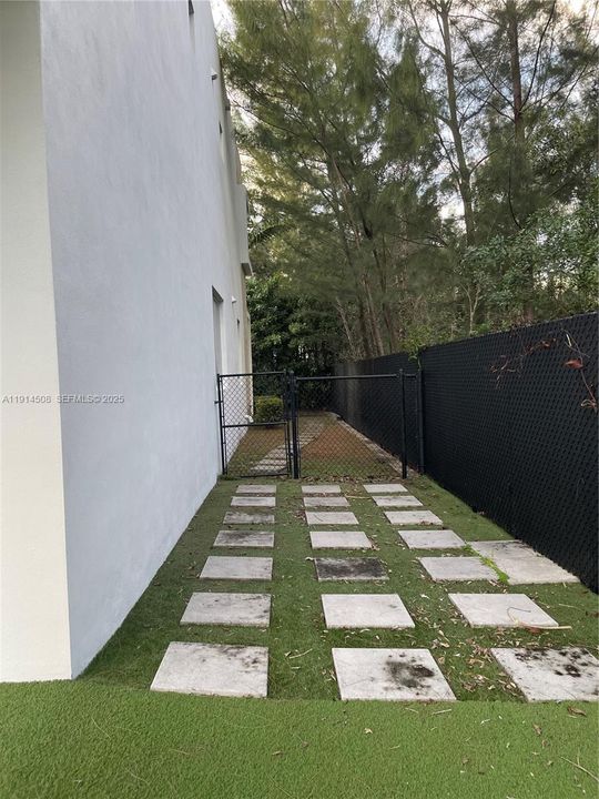 В аренду: $7,500 (5 спален, 4 ванн, 3150 Квадратных фут)