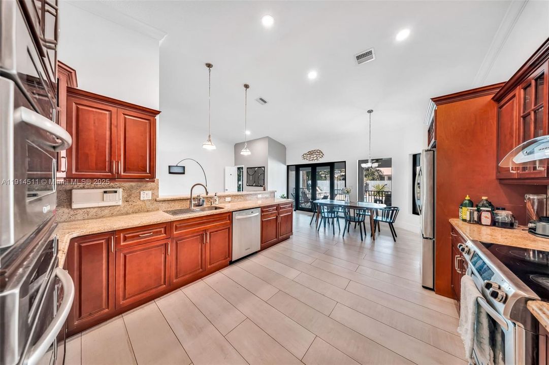 For Sale: $1,849,900 (6 beds, 4 baths, 3888 Square Feet)