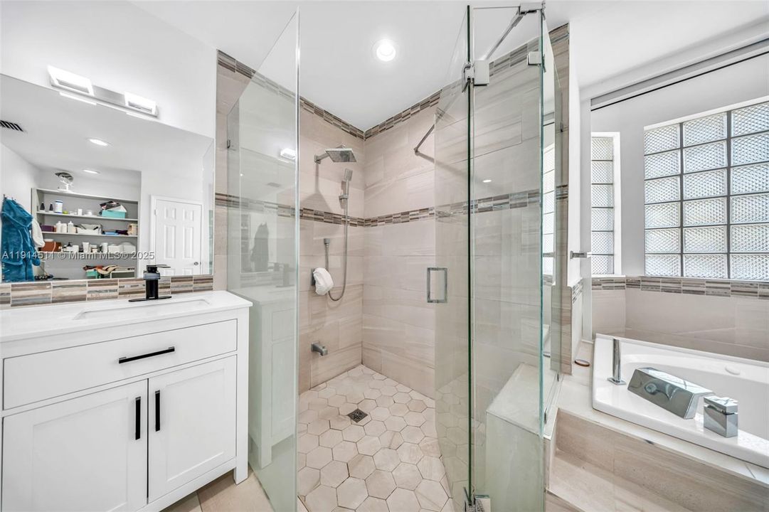 For Sale: $1,849,900 (6 beds, 4 baths, 3888 Square Feet)