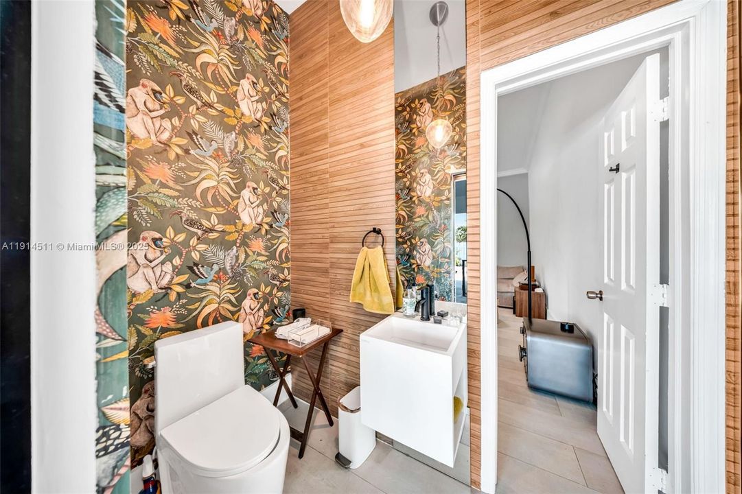 For Sale: $1,849,900 (6 beds, 4 baths, 3888 Square Feet)