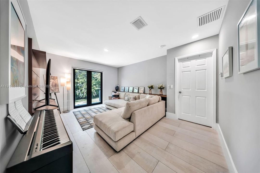 For Sale: $1,849,900 (6 beds, 4 baths, 3888 Square Feet)