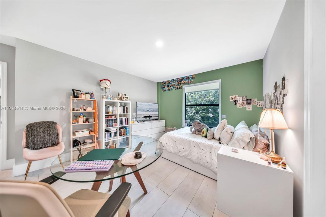 For Sale: $1,849,900 (6 beds, 4 baths, 3888 Square Feet)