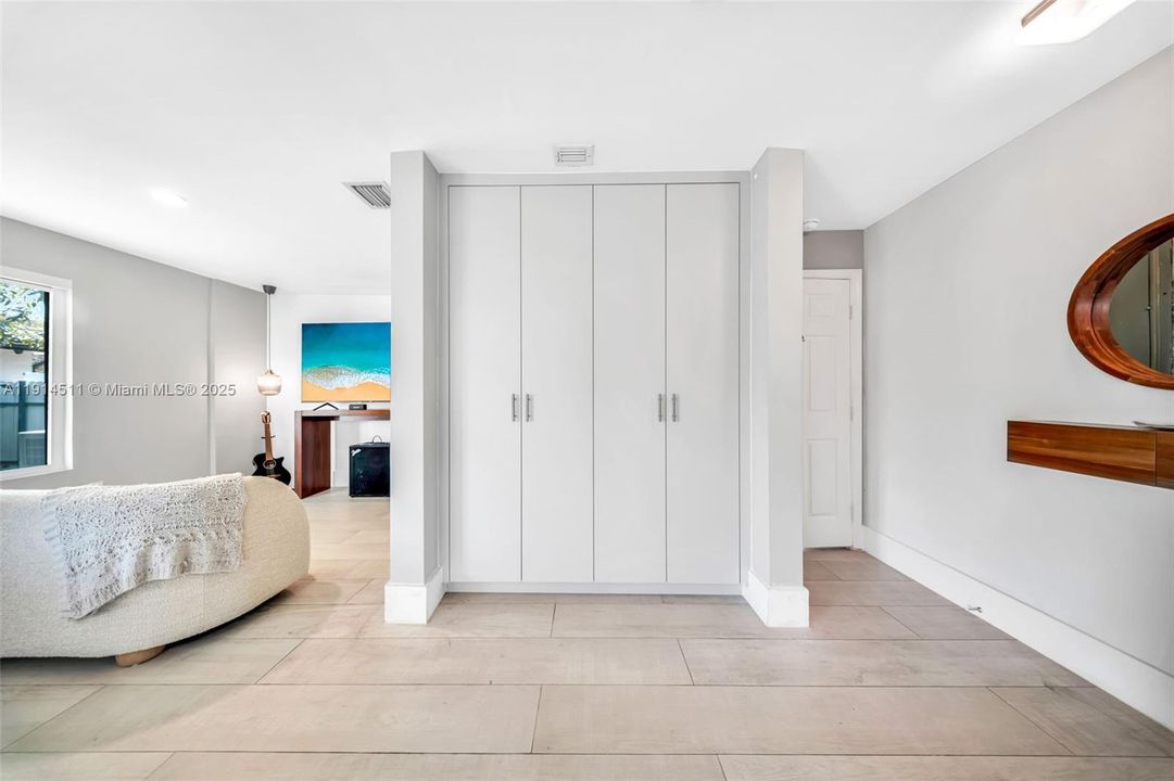 For Sale: $1,849,900 (6 beds, 4 baths, 3888 Square Feet)