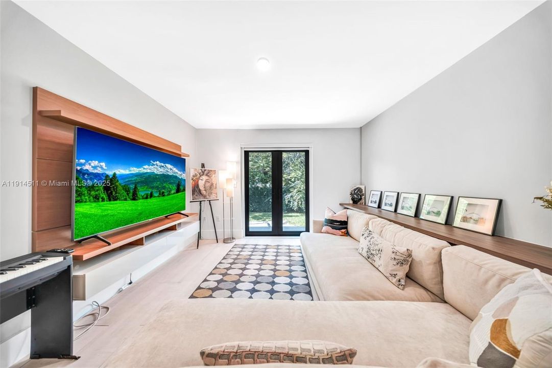 For Sale: $1,849,900 (6 beds, 4 baths, 3888 Square Feet)