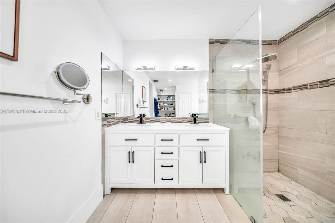 For Sale: $1,849,900 (6 beds, 4 baths, 3888 Square Feet)