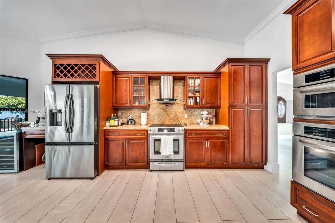 For Sale: $1,849,900 (6 beds, 4 baths, 3888 Square Feet)