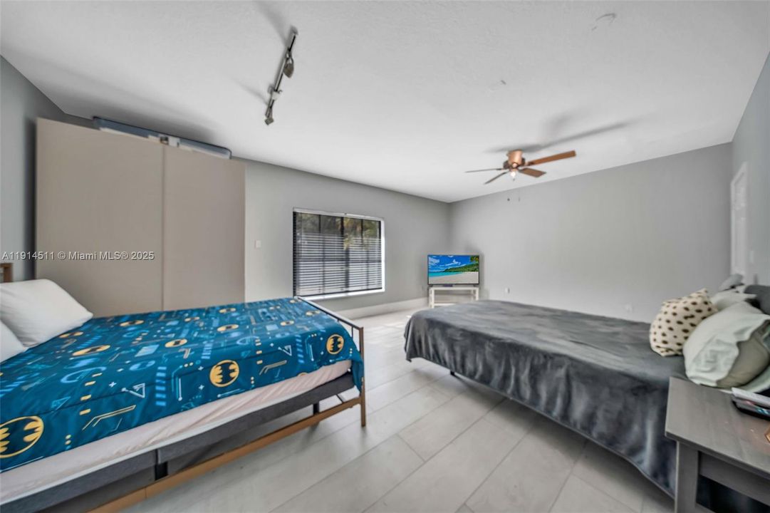 For Sale: $1,849,900 (6 beds, 4 baths, 3888 Square Feet)