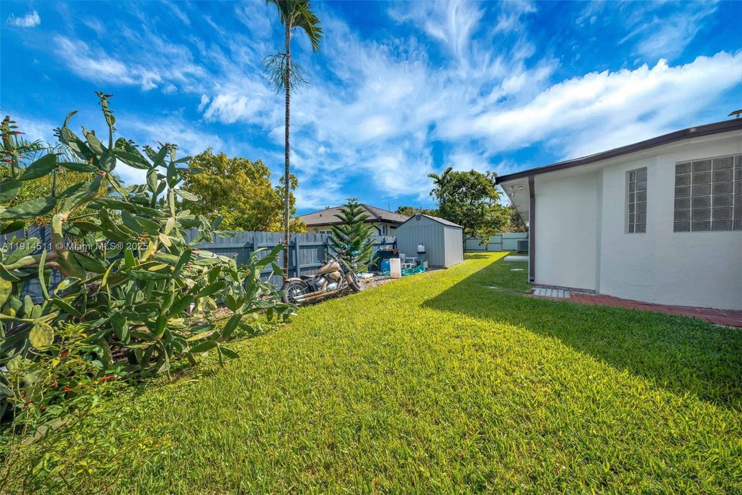 For Sale: $1,849,900 (6 beds, 4 baths, 3888 Square Feet)