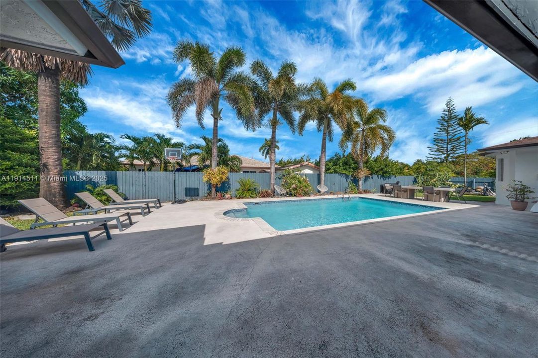 For Sale: $1,849,900 (6 beds, 4 baths, 3888 Square Feet)