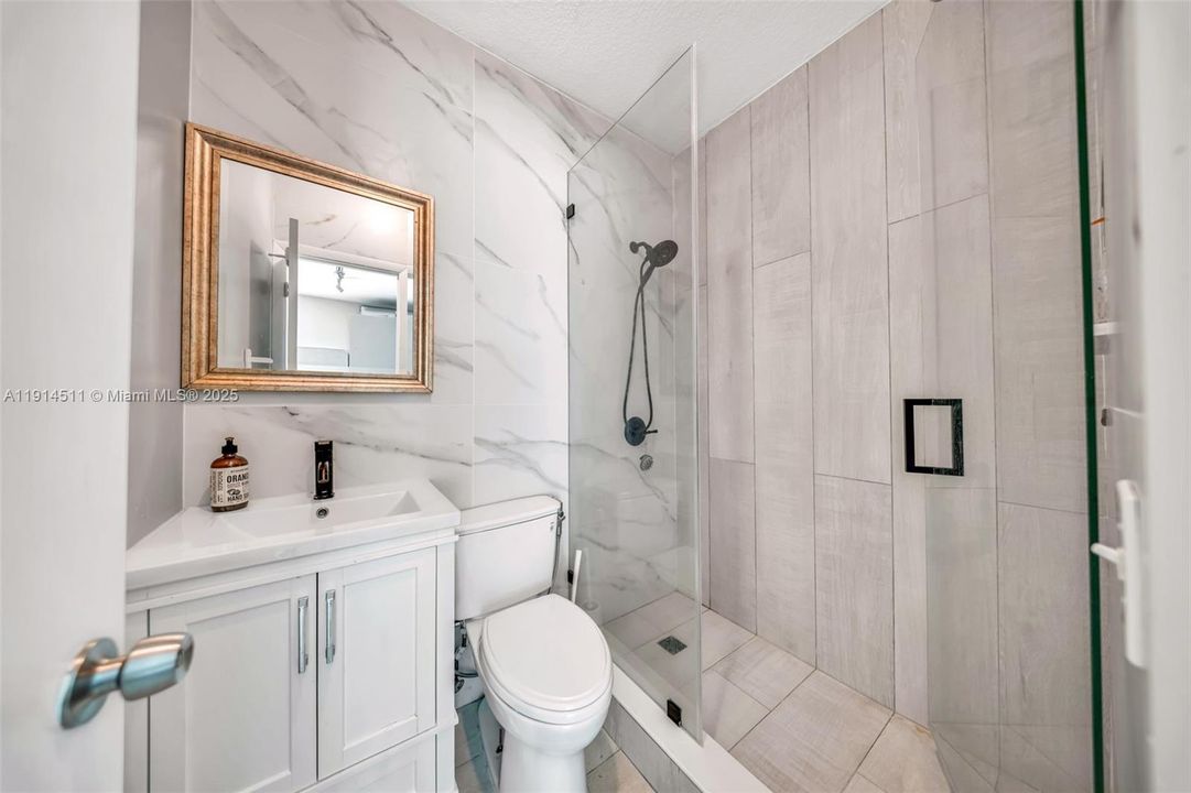 For Sale: $1,849,900 (6 beds, 4 baths, 3888 Square Feet)