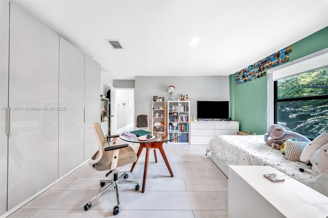 For Sale: $1,849,900 (6 beds, 4 baths, 3888 Square Feet)