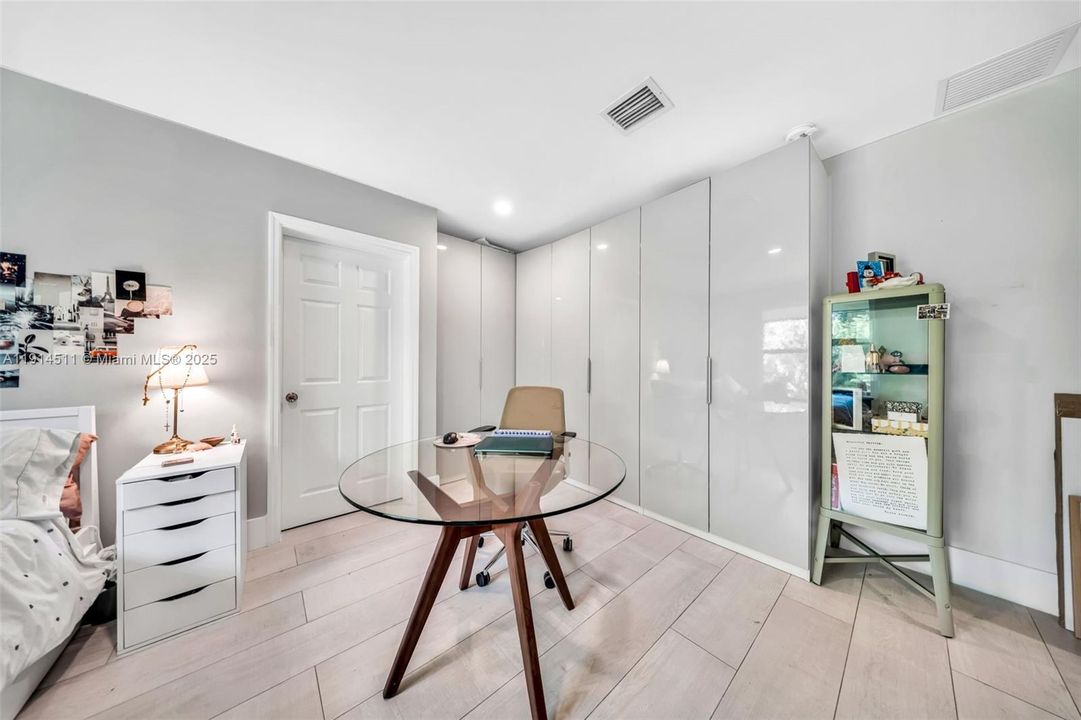 For Sale: $1,849,900 (6 beds, 4 baths, 3888 Square Feet)