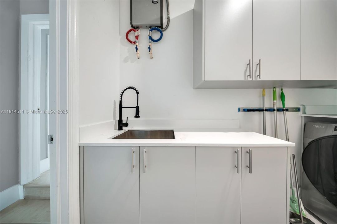 For Sale: $1,849,900 (6 beds, 4 baths, 3888 Square Feet)