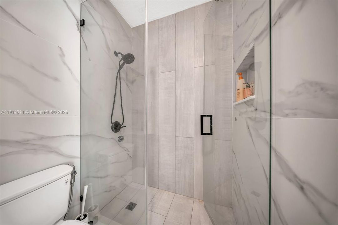 For Sale: $1,849,900 (6 beds, 4 baths, 3888 Square Feet)