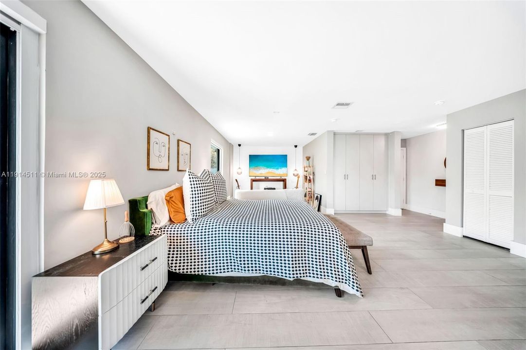 For Sale: $1,849,900 (6 beds, 4 baths, 3888 Square Feet)