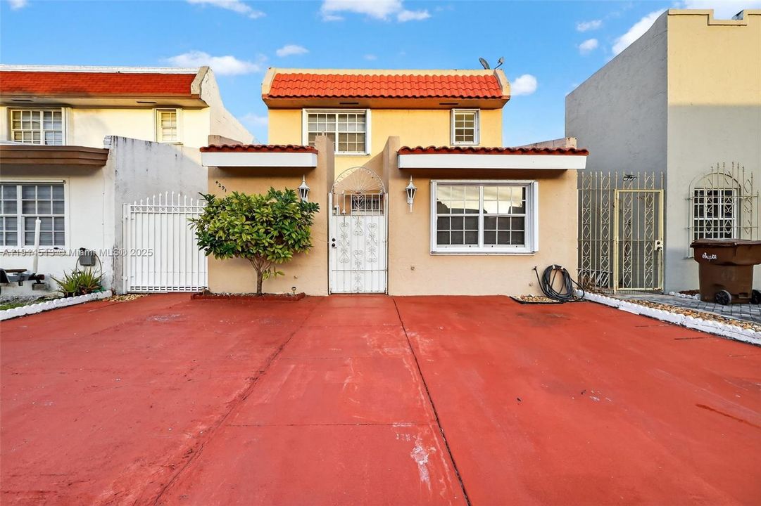 For Sale: $540,000 (3 beds, 2 baths, 2223 Square Feet)