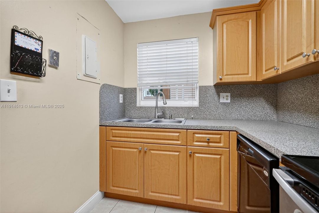 For Sale: $540,000 (3 beds, 2 baths, 2223 Square Feet)