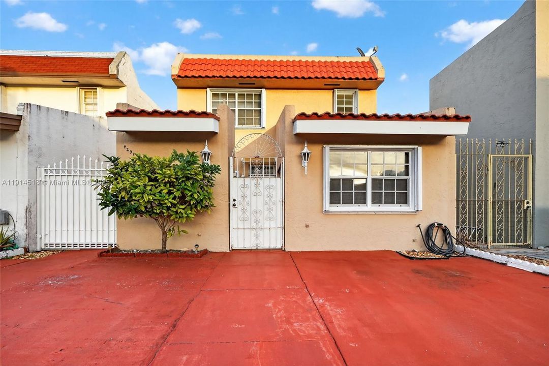 For Sale: $540,000 (3 beds, 2 baths, 2223 Square Feet)