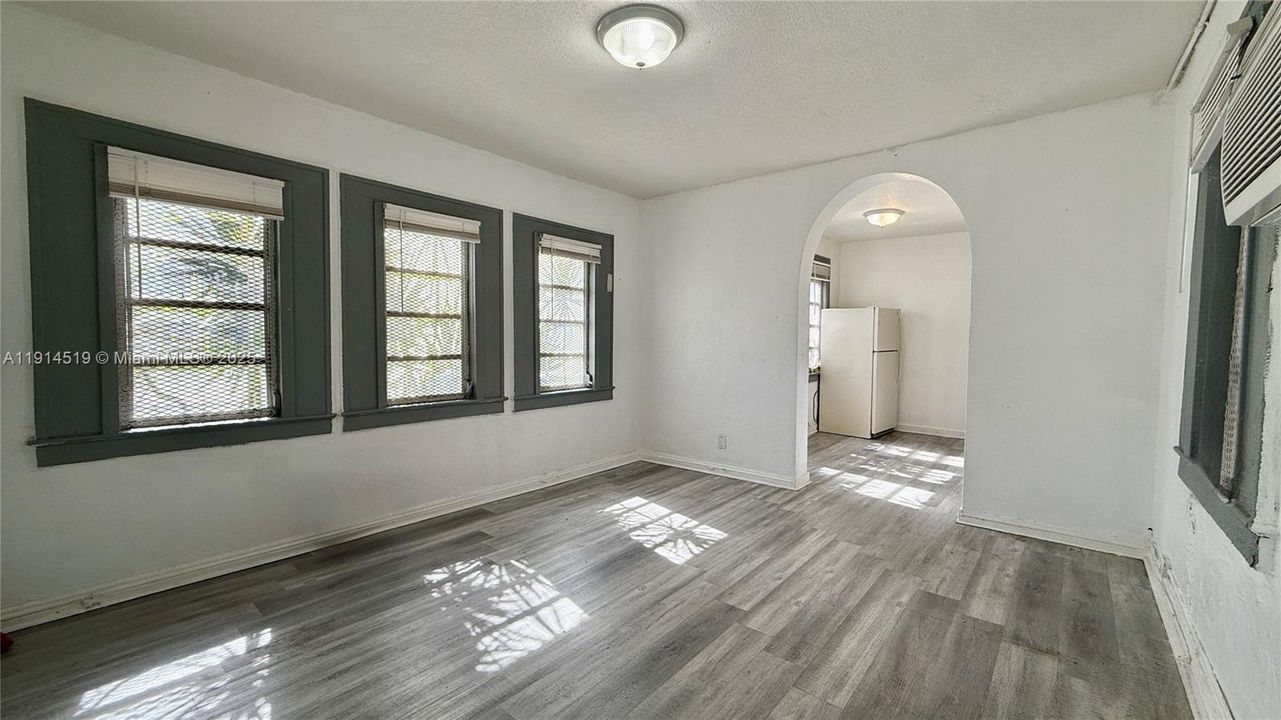 Recently Rented: $2,000 (3 beds, 1 baths, 1100 Square Feet)