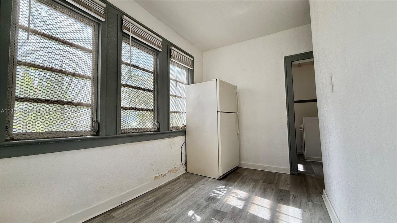 Recently Rented: $2,000 (3 beds, 1 baths, 1100 Square Feet)