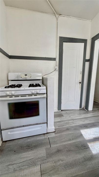 Recently Rented: $2,000 (3 beds, 1 baths, 1100 Square Feet)