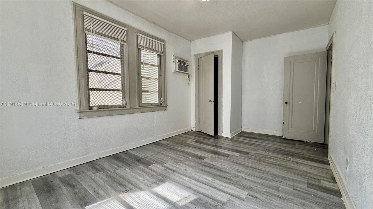 Recently Rented: $2,000 (3 beds, 1 baths, 1100 Square Feet)