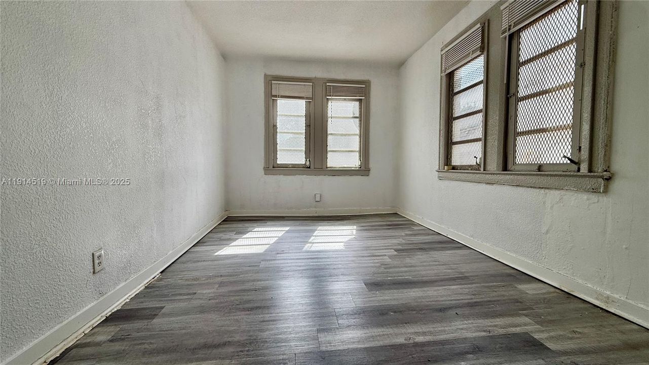 Recently Rented: $2,000 (3 beds, 1 baths, 1100 Square Feet)