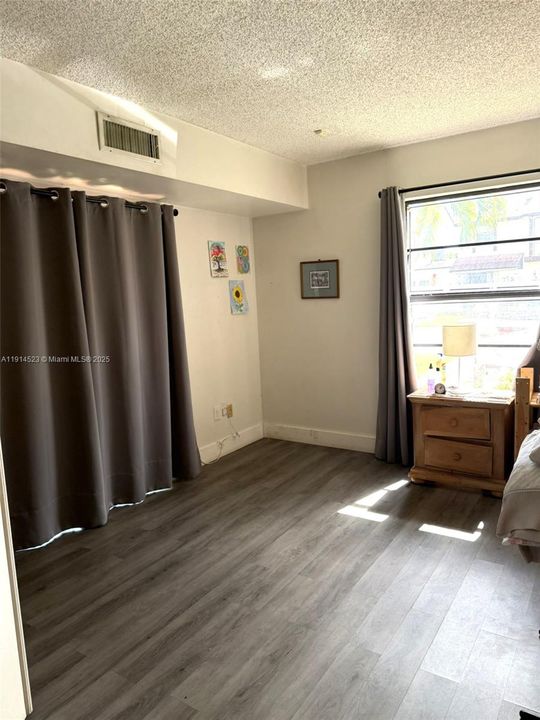 For Sale: $360,000 (3 beds, 2 baths, 1156 Square Feet)